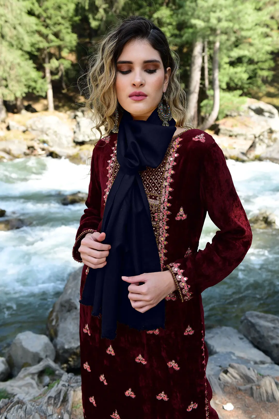thumb-navy-blue-cashmere-scarf